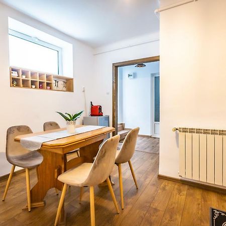 Central Apartment Braşov Exteriör bild