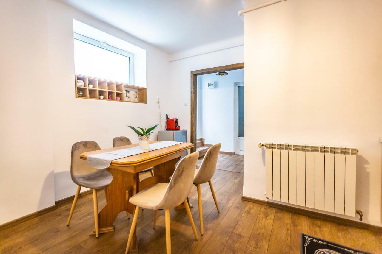 Central Apartment Braşov Exteriör bild