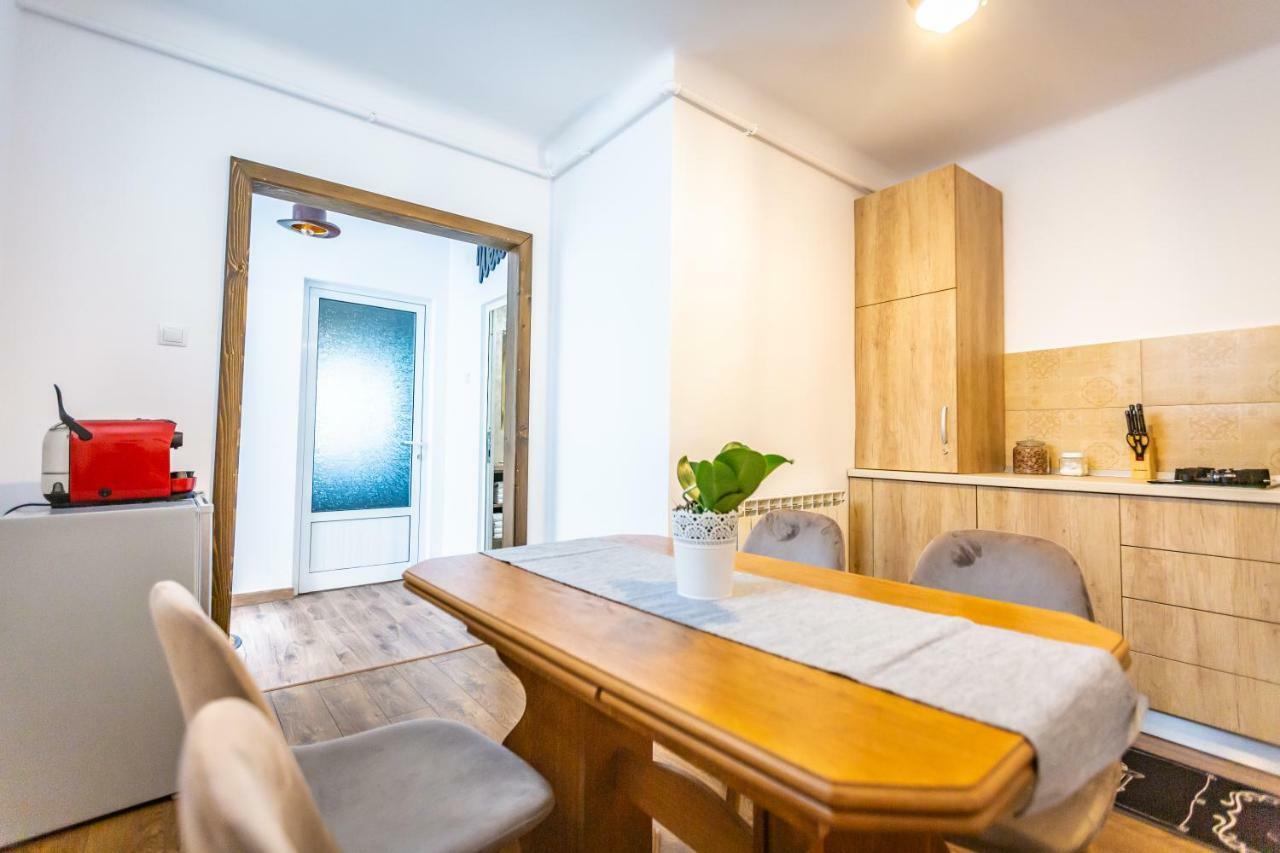 Central Apartment Braşov Exteriör bild